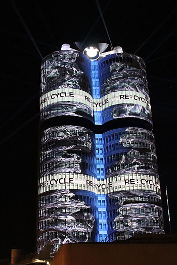 Lichtinstallation auf dem Gebäude der BMW Group zur IAA Mobility 2021 (©Foto: Martin Schmitz)